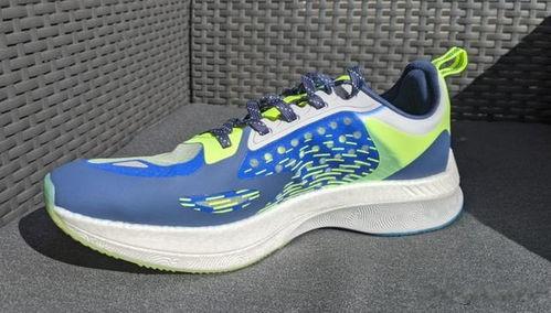 国产慢跑鞋 评测视频,性能与舒适度的完美结合-第1张图片-日韩国产一不卡在线观看